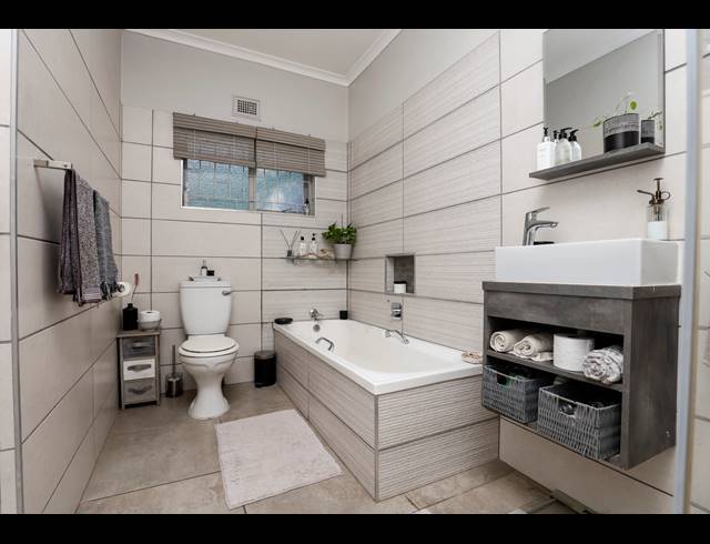 3 BEDROOM SIMPLEX FOR SALE IN UMGENI PARK